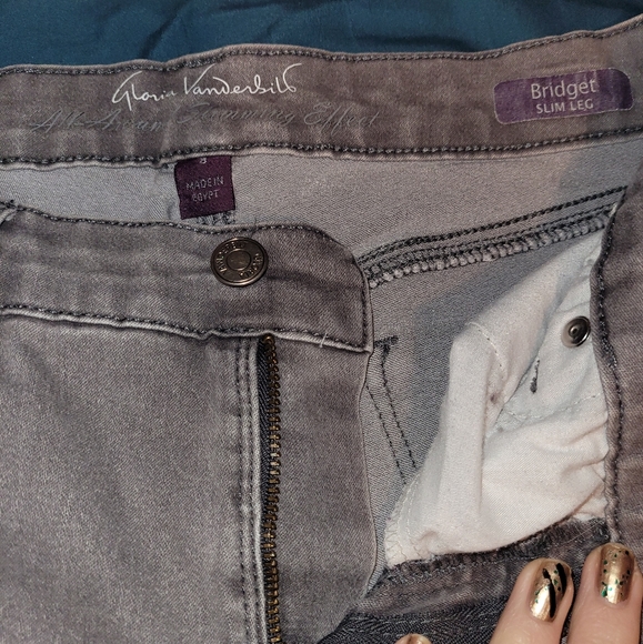 Grey Jeans - Picture 3 of 4